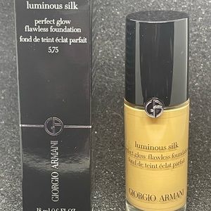 Mini Armani Luminous silk foundation
